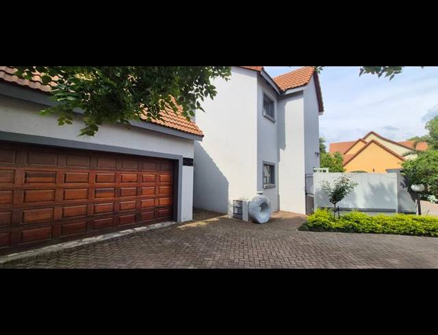 3 BEDROOM TOWNHOUSE FOR SALE IN MIDSTREAM ESTATE